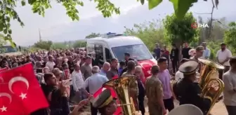 Hataylı şehidin ailesi son yolculuğuna uğurladı