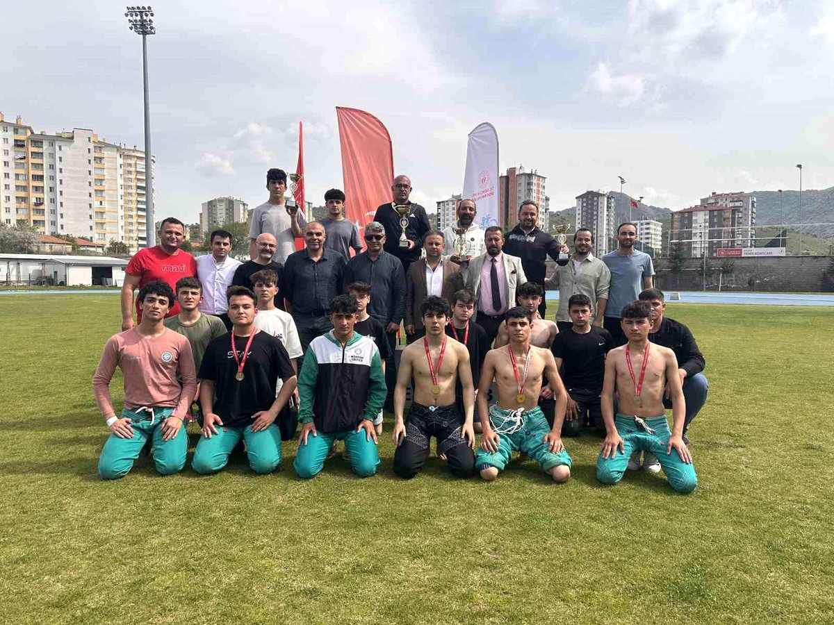 Kayseri\'de Okullar Arası Müsabakalara Karakucak Güreşi de Eklendi