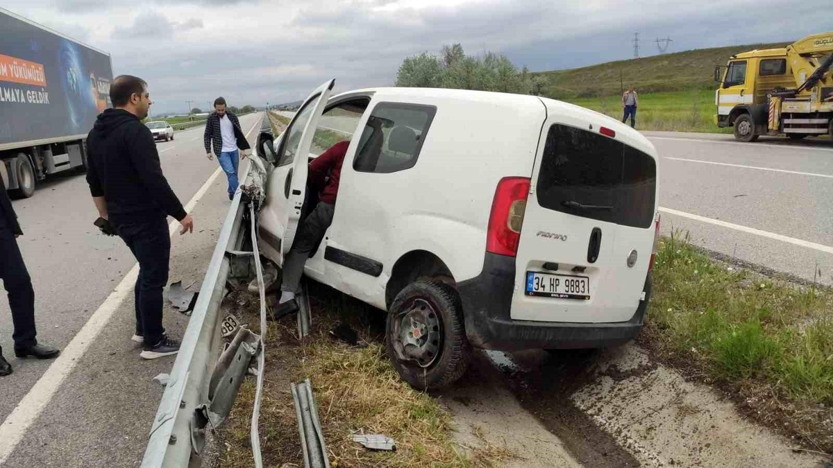 Çorum\'un Sungurlu ilçesinde otomobil kazası: Sürücü yaralandı