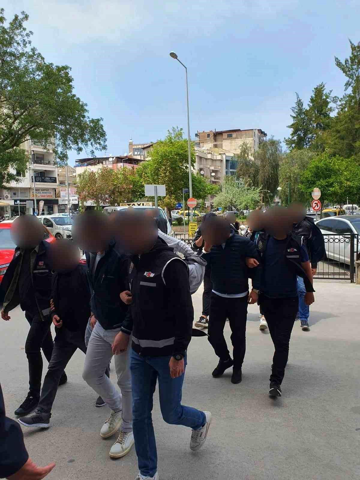 Kuşadası\'nda Ticari İşte Komisyon Anlaşması Yapıp Şantaj Yapan Şüpheliler Yakalandı