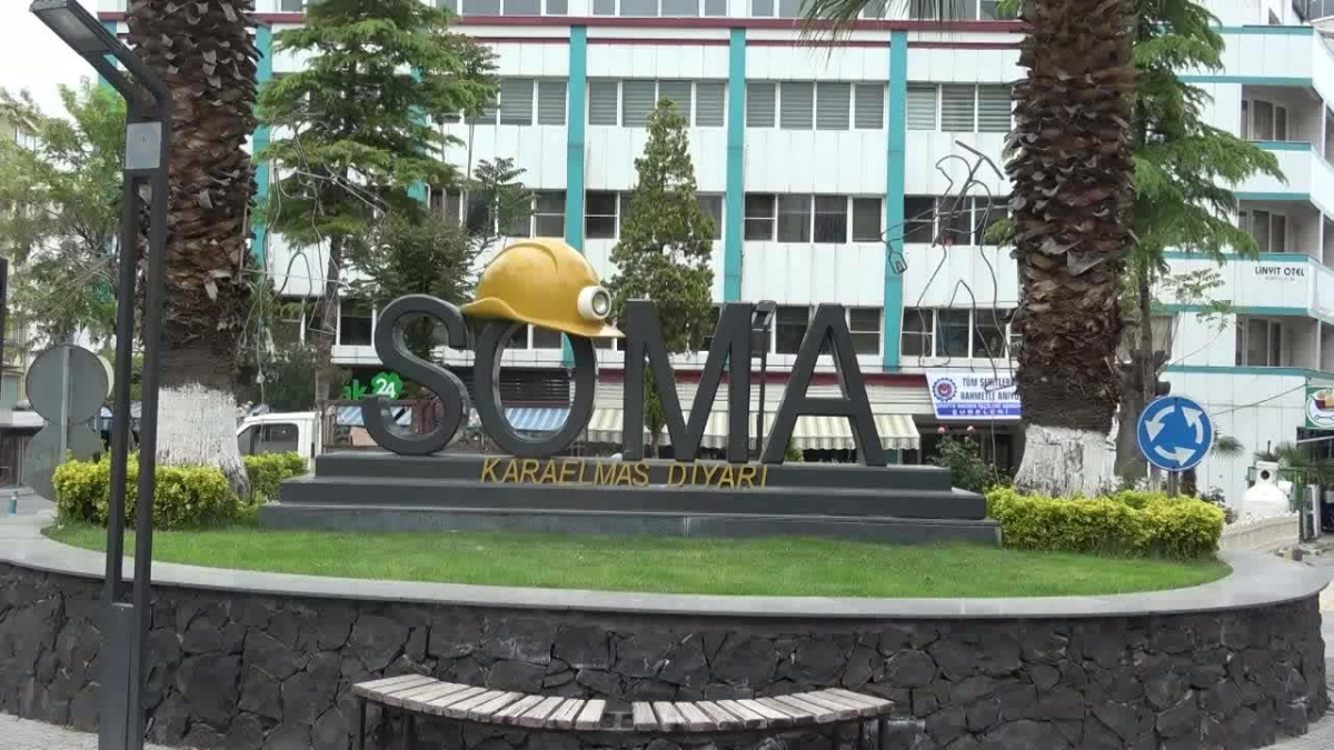 Soma maden faciasının 9. yıl dönümünde madenciler anıldı