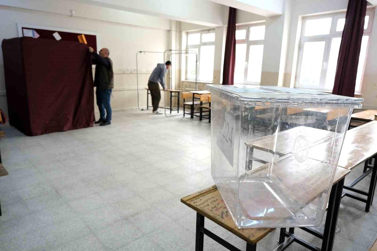 Manisada Seçim Hazırlıkları Devam Ediyor
