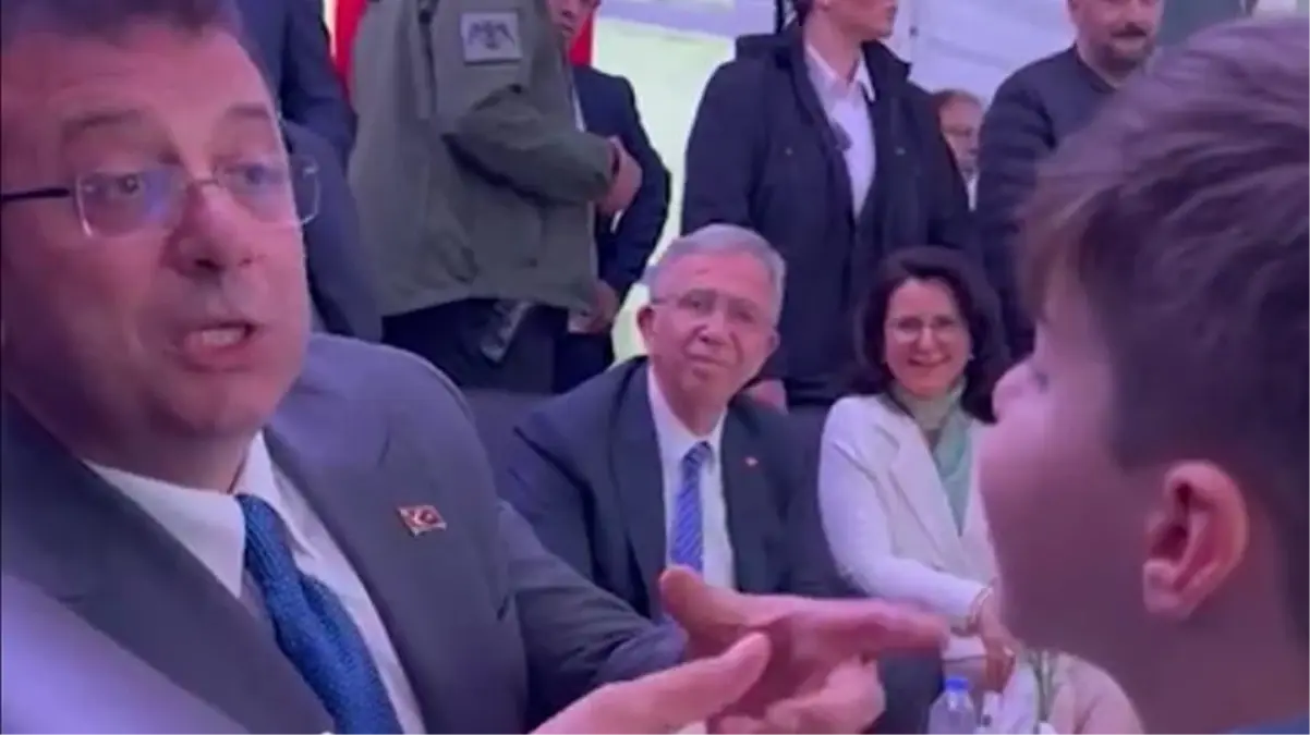 Mansur Yavaş, torununun Ekrem İmamoğlu\'na sorduğu Ayasofya sorusunu paylaştı: Ekrem Başkan\'ı biraz terletti