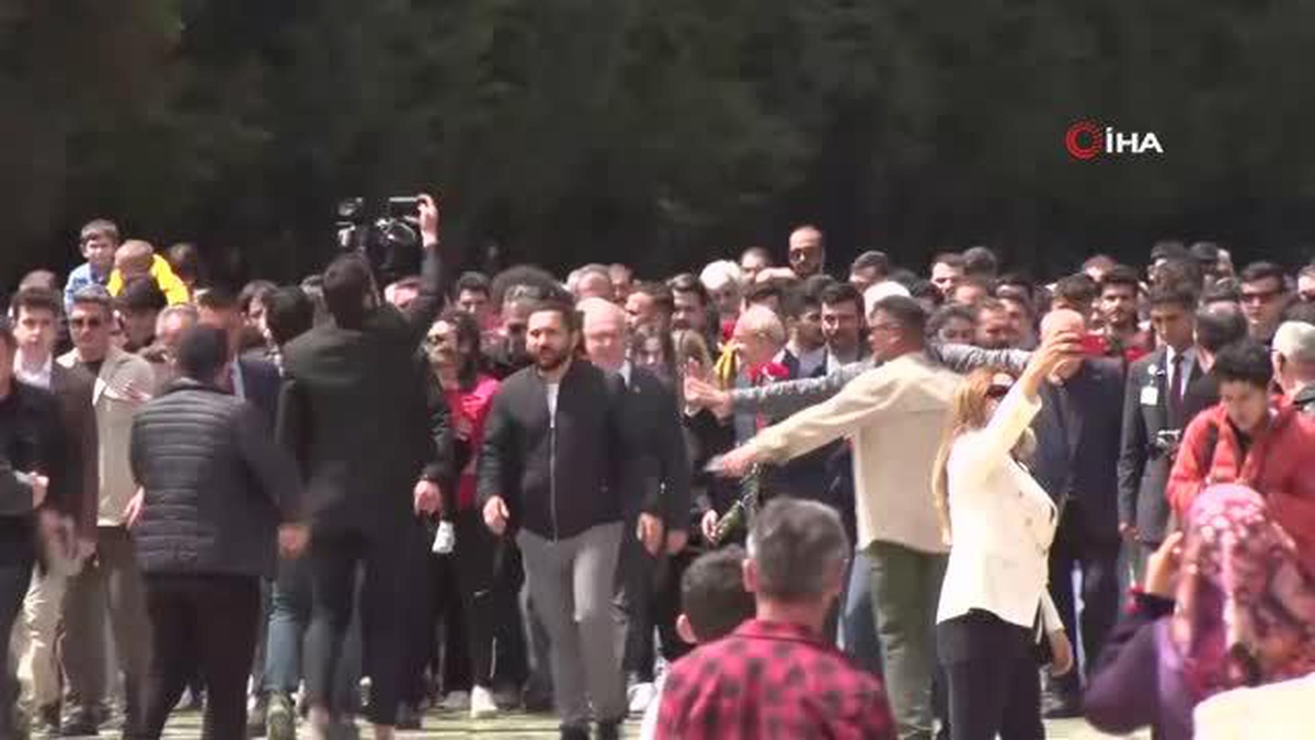 Kılıçdaroğlu Anıtkabiri ziyaret etti