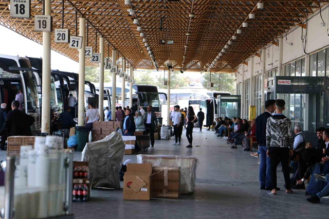 Otogarlarda seçim yoğunluğu, ek seferler açıldı Otogarlarda seçim yoğunluğu, ek seferler açıldı
