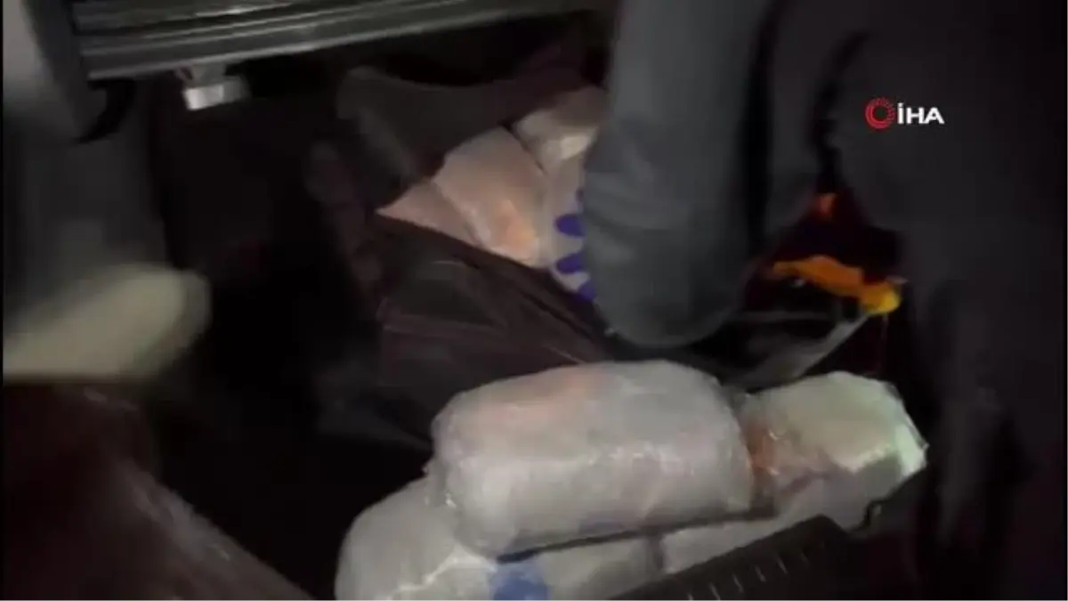 Şüphe üzerine durdurulan araçtan 13 kilo esrar çıktı