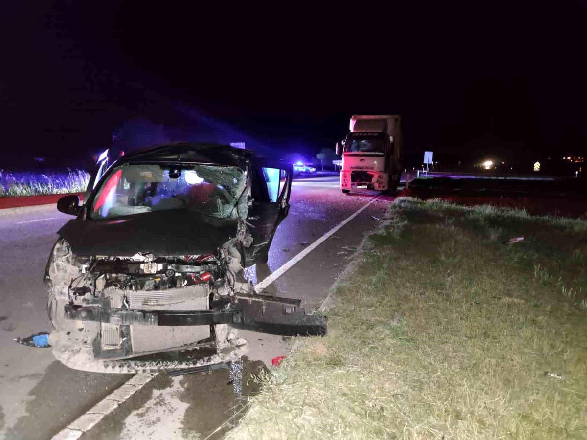 Tokat\'ta Kamyon ve Otomobil Çarpıştı: 1 Ölü