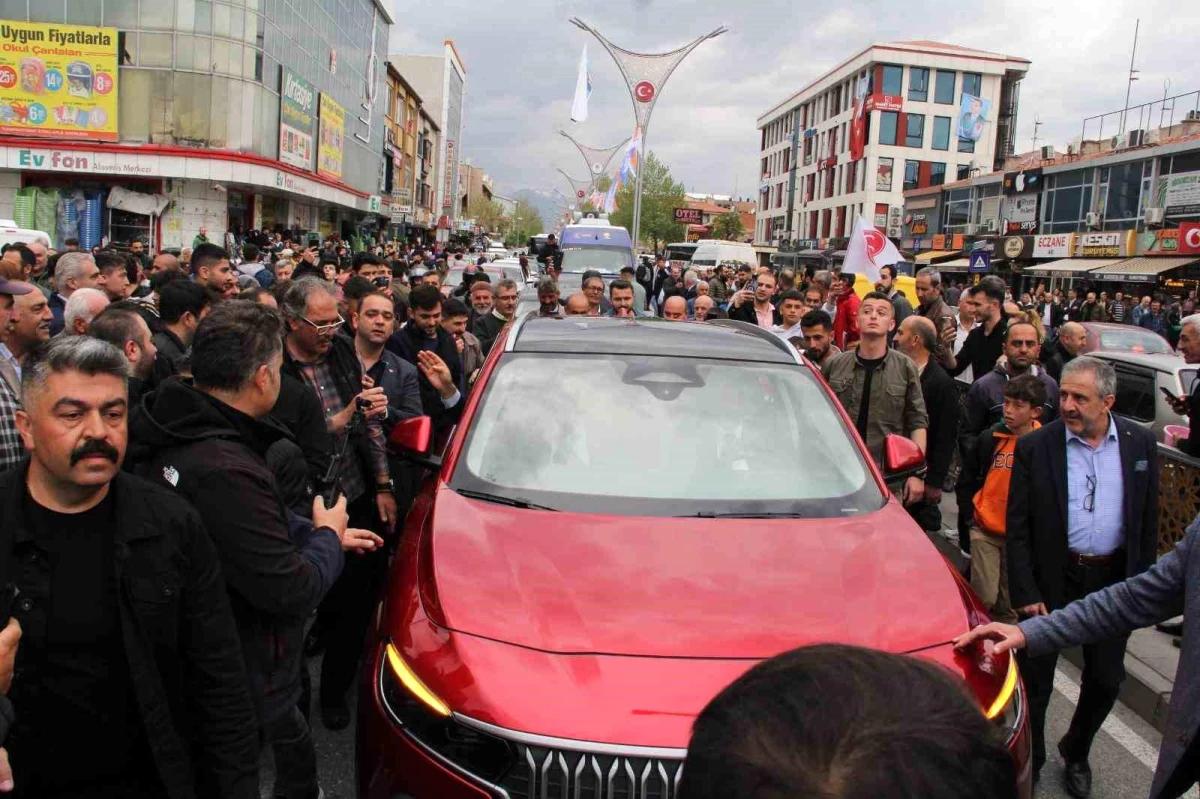 Türkiye\'nin yerli otomobili Togg Erzincan\'da vatandaşlarla buluştu