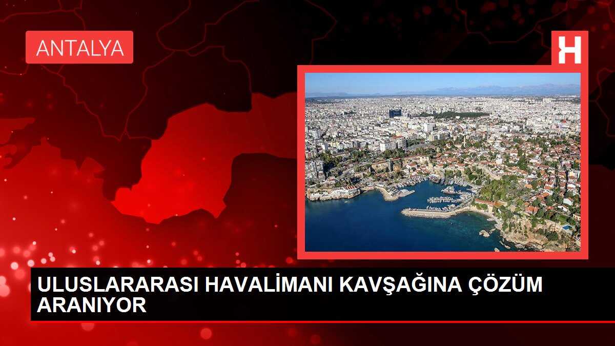Antalya Havalimanı girişinde trafik yoğunluğu