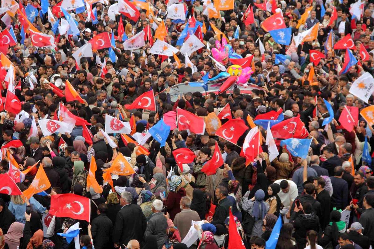 Türkiye\'nin yerli otomobili Toggun Anadolu kırmızısı SUV modeli Erzincan\'da tanıtıldı