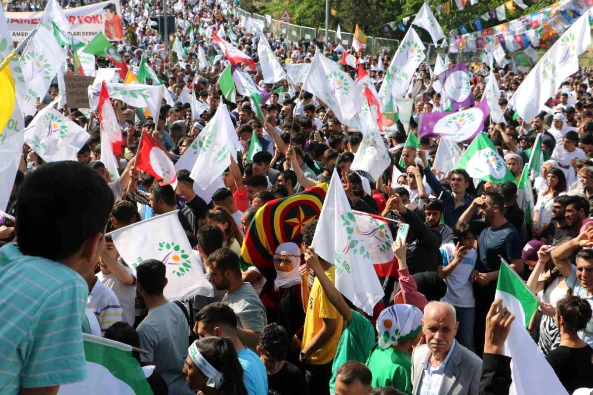 Yeşil Sol Parti\'nin Diyarbakır\'daki final mitinginde CHP eleştirisi