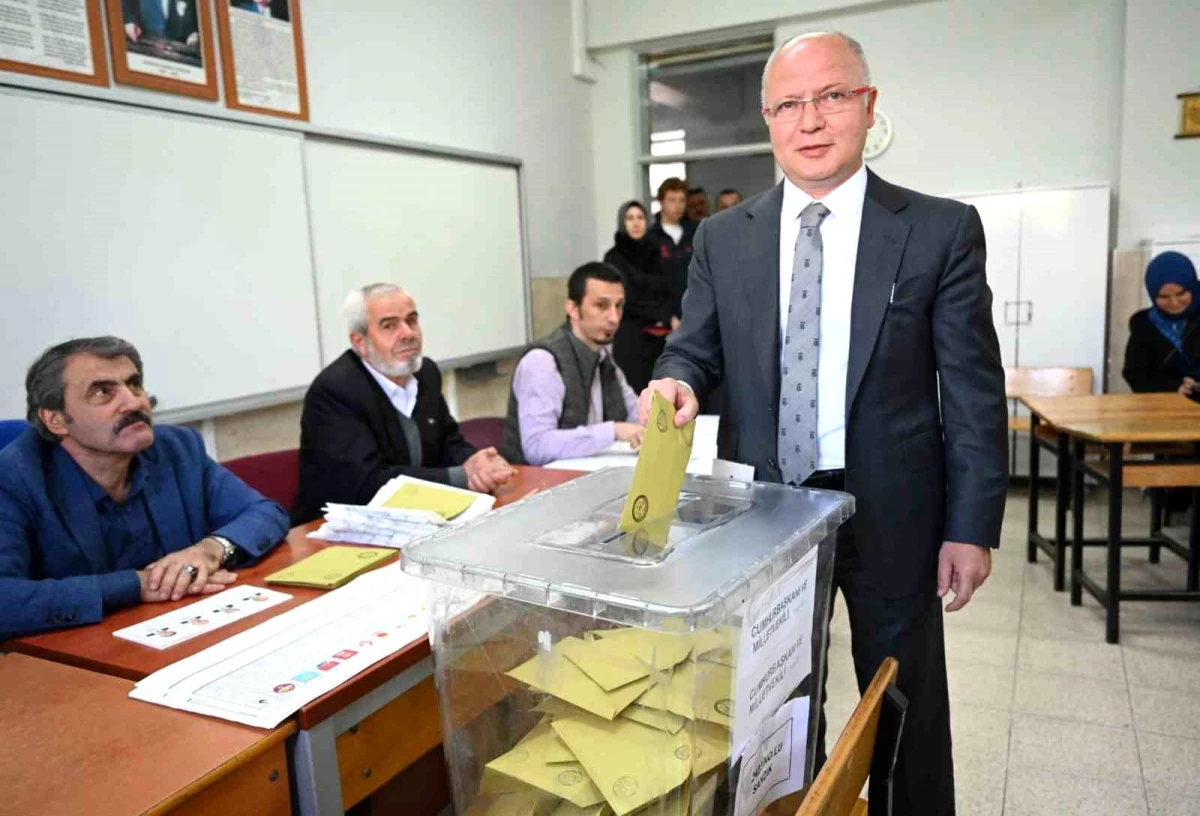 AK Parti Bursa İl Başkanı Davut Gürkan oy kullandı