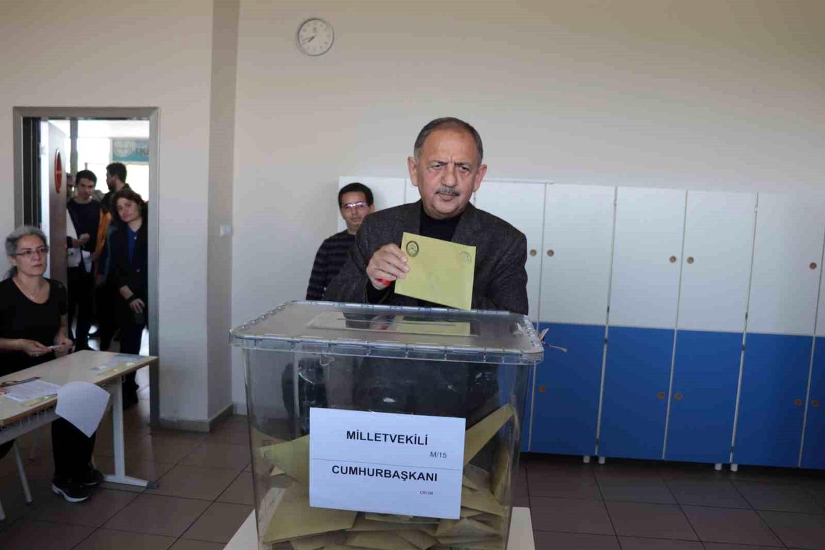 AK Parti Genel Başkan Yardımcısı Mehmet Özhaseki Oyunu Kullandı