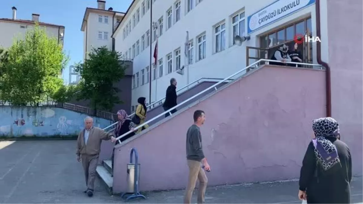 Sandık başında anneler günü sürprizi