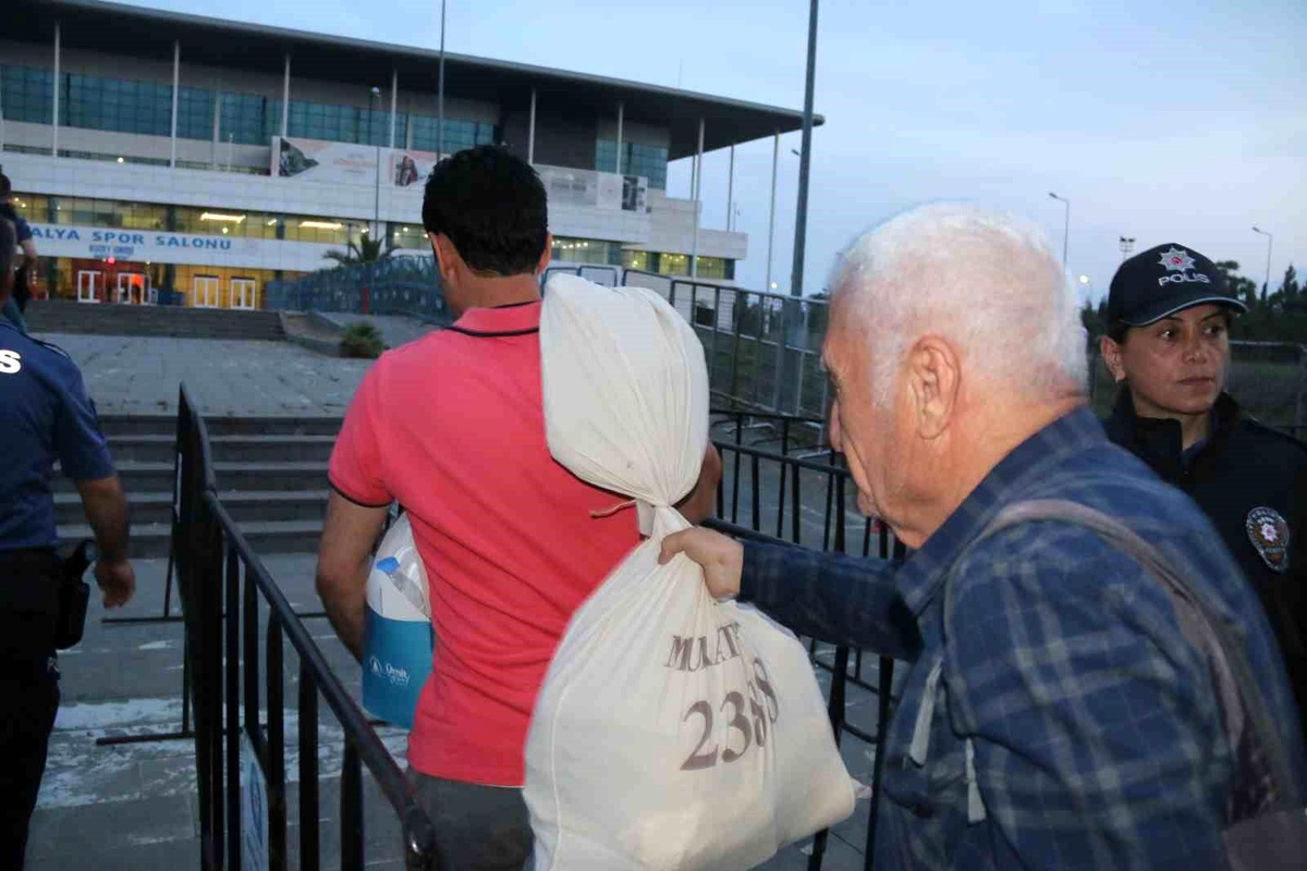Antalya\'da Seçim Sonuçları Toplanıyor