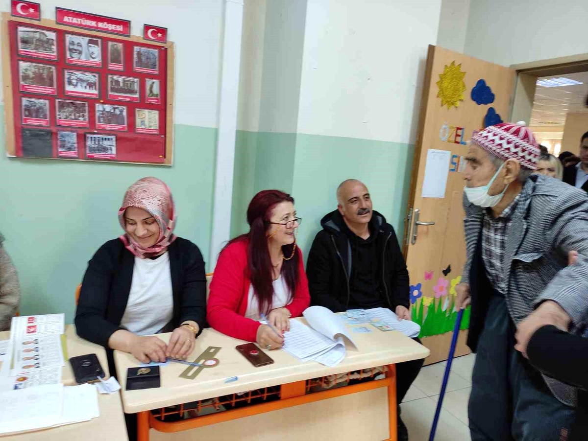 Ardahan\'da Cumhurbaşkanı Seçimi ve 28. Dönem Milletvekili Genel Seçimi Başladı