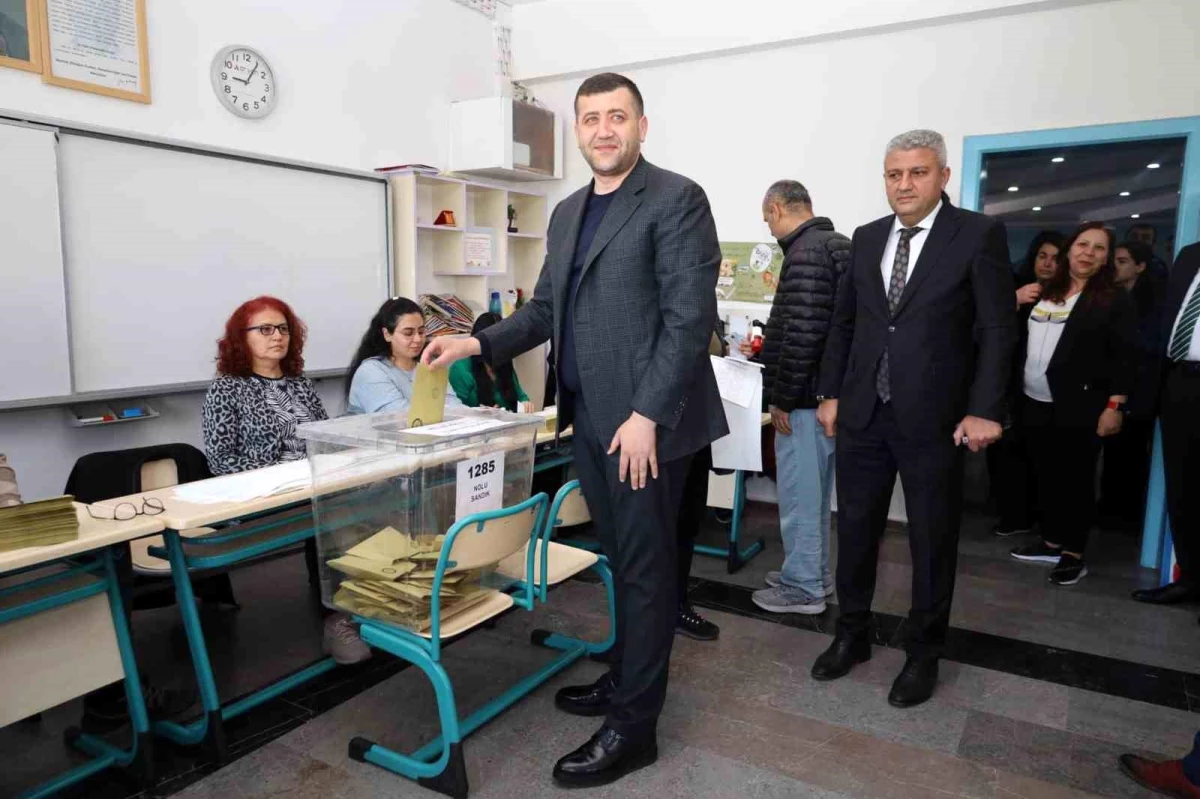 MHP Kayseri 2. Sıra Milletvekili Adayı Baki Ersoy Oyunu Kullandı