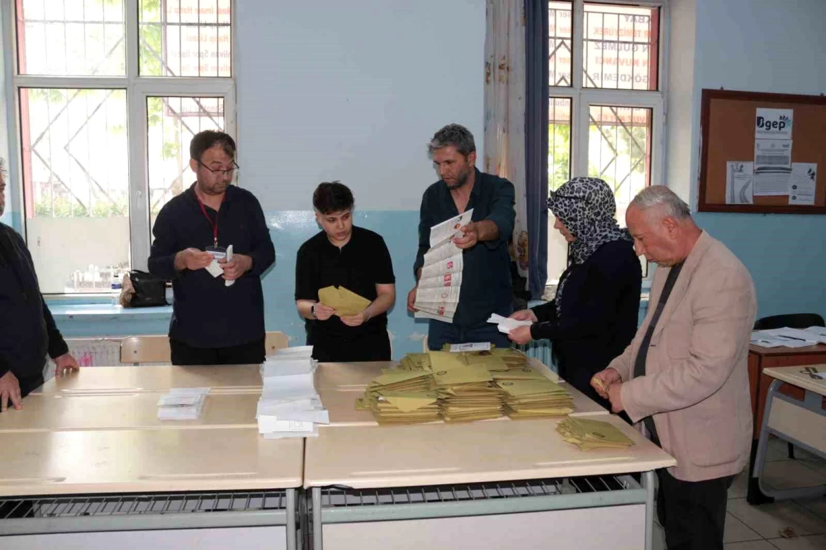Balıkesir\'de Seçim Sonrası Oy Sayımı Başladı