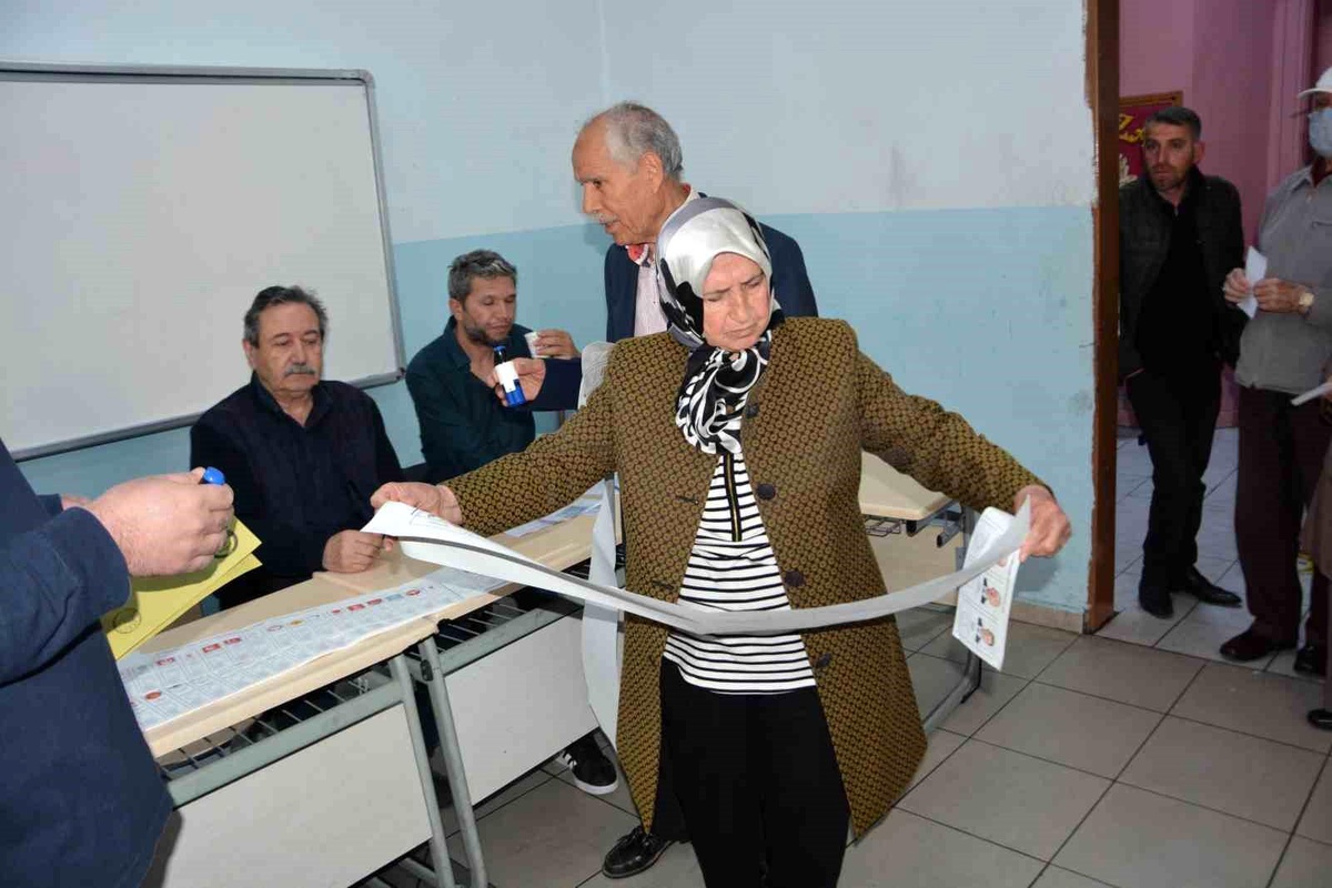 Balıkesir\'de oy verme işlemi başladı