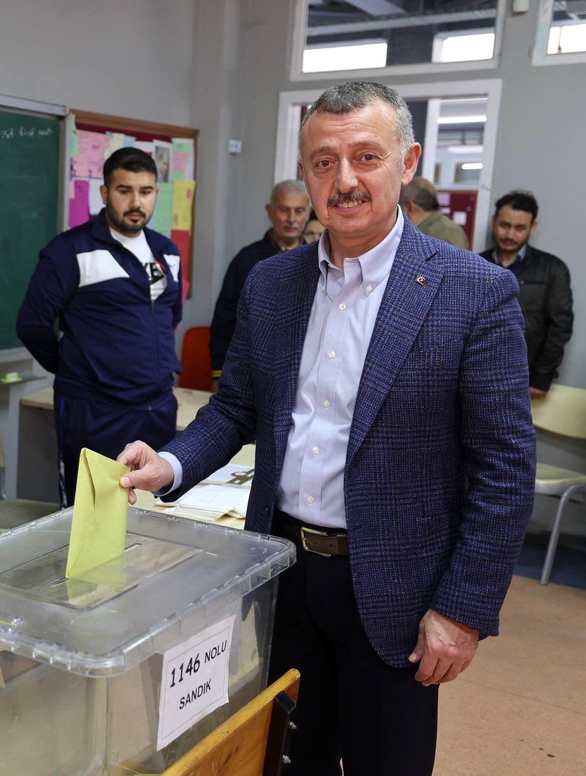 Kocaeli Büyükşehir Belediye Başkanı Tahir Büyükakın Oyunu Kullandı