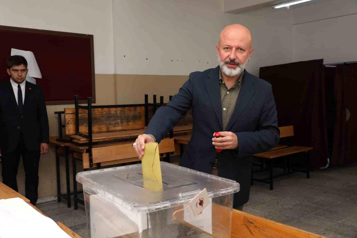 Kocasinan Belediye Başkanı Ahmet Çolakbayrakdar Oyunu Kullandı