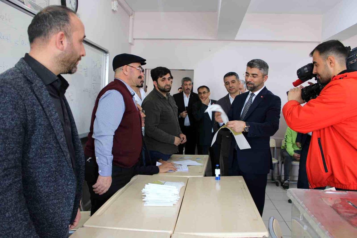 AK Parti Erzurum İl Başkanı oy kullandı