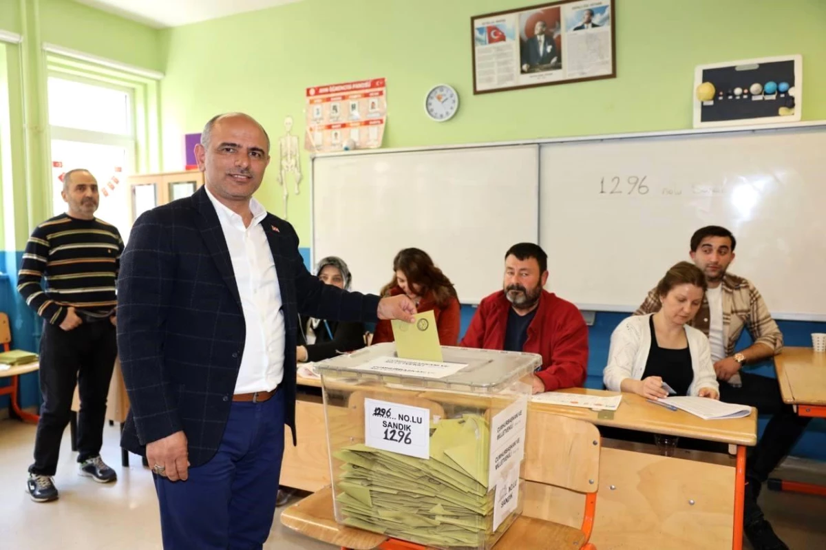 Körfez Belediye Başkanı Şener Söğüt oy kullandı