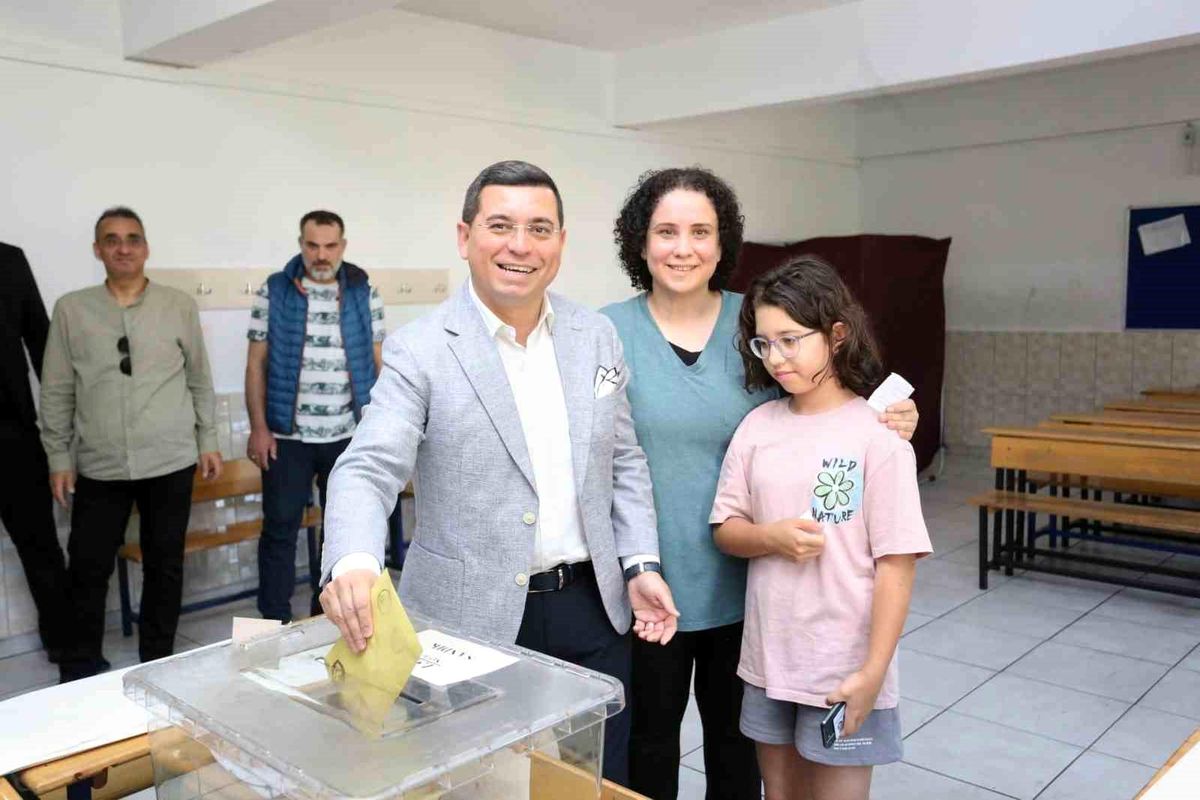 Kepez Belediye Başkanı Hakan Tütüncü Oyunu Kullandı