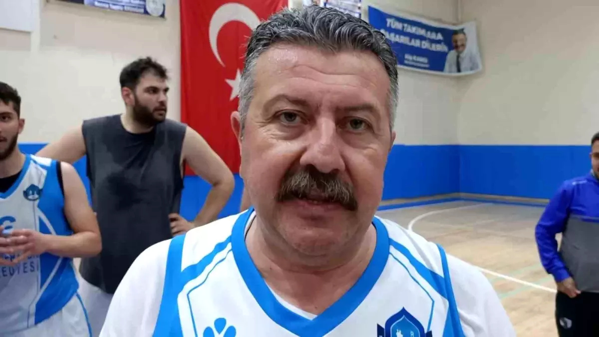 Amasya\'nın Merzifon ilçesi belediye başkanı basketbol takımında forma giydi