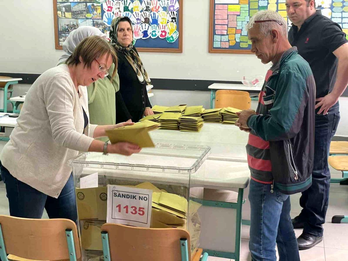 Türkiye\'de oy verme işlemi sona erdi, Bursa\'da sandıklar açıldı
