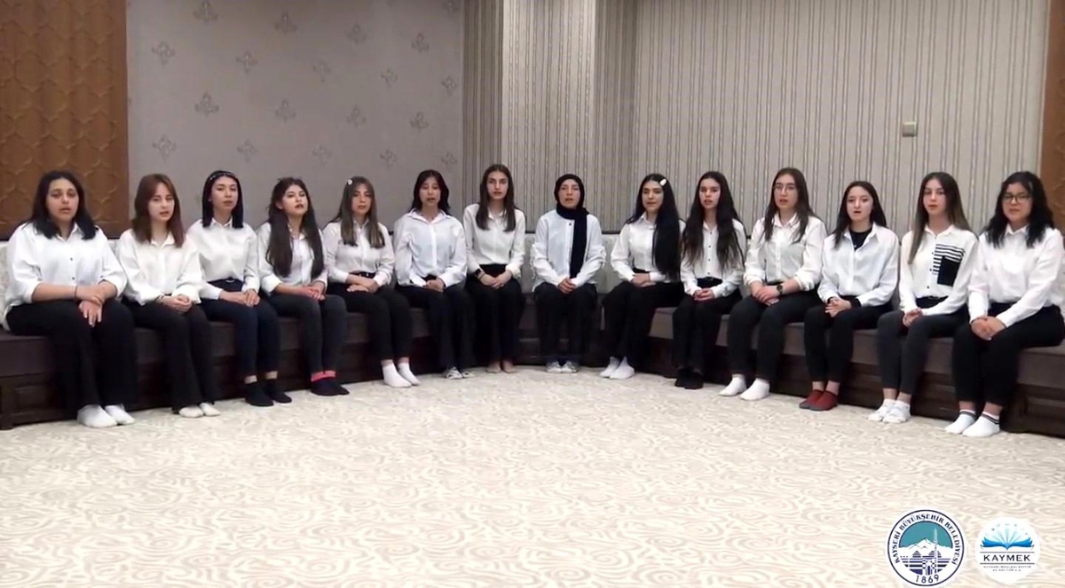 Kayseri Büyükşehir Belediyesi Anneler Gününde Sürpriz Şarkı Seslendirdi