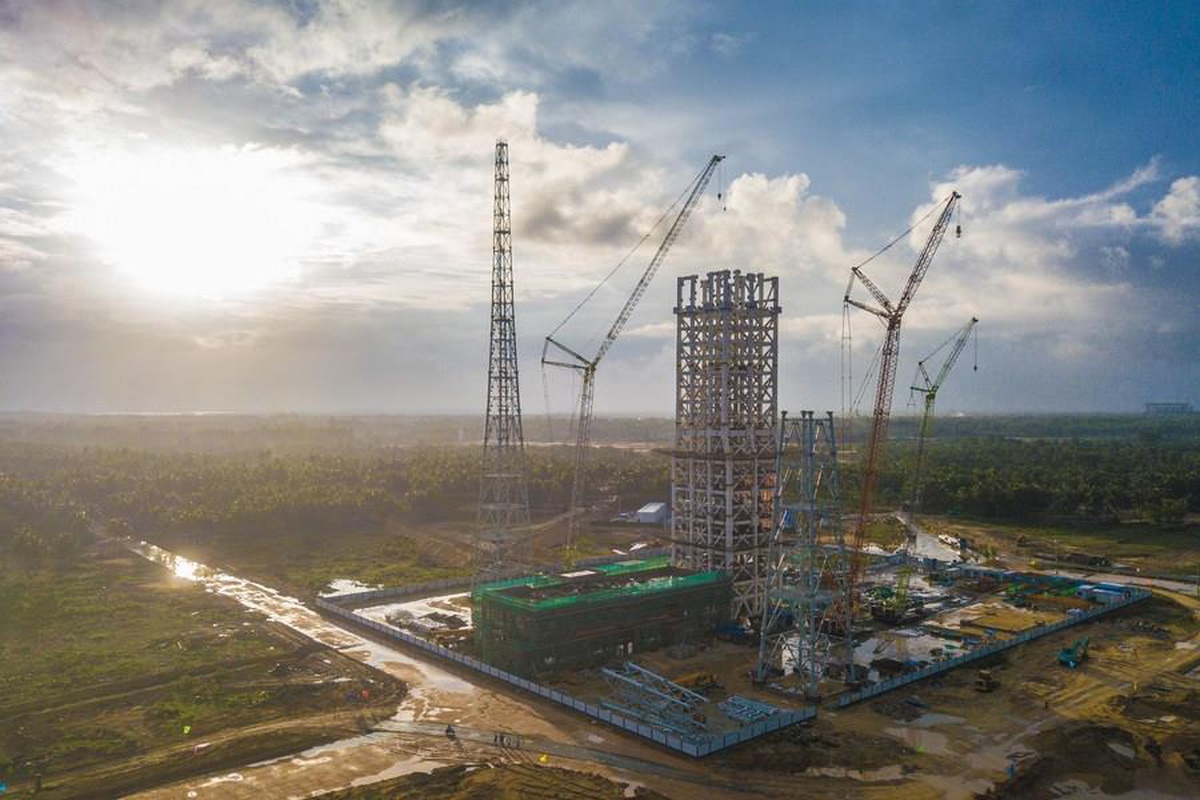 Çinin Hainan Eyaletindeki Ticari Uzay Aracı Fırlatma Sahasının İnşaatı Sürüyor