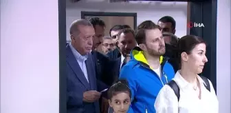 Cumhurbaşkanı Erdoğanı arkasında gören seçmen şaşırdı