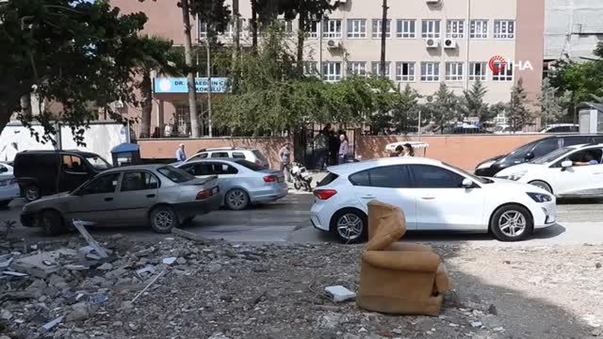Depremden dolayı şehir dışına giden vatandaşlar oy kullanmak için geri döndü