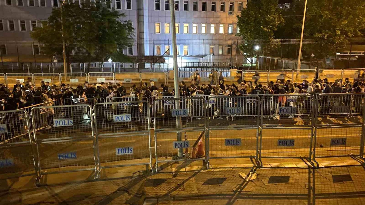 Diyarbakır\'da Seçim Sonrası Oylar Torbalara Konuldu