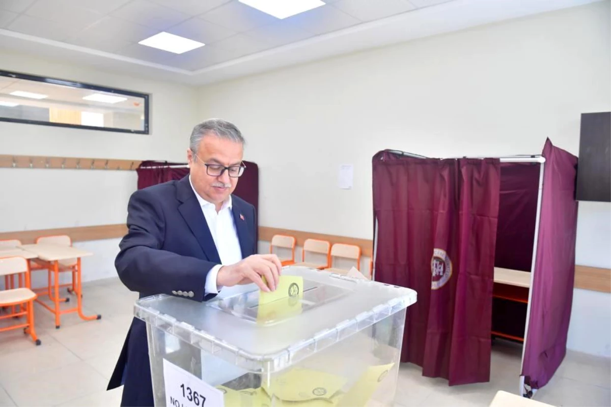 Diyarbakır Valisi Ali İhsan Su oy kullandı