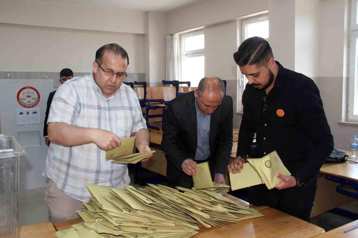 Elazığ\'da oy verme işlemi sona erdi, oylar sayılıyor