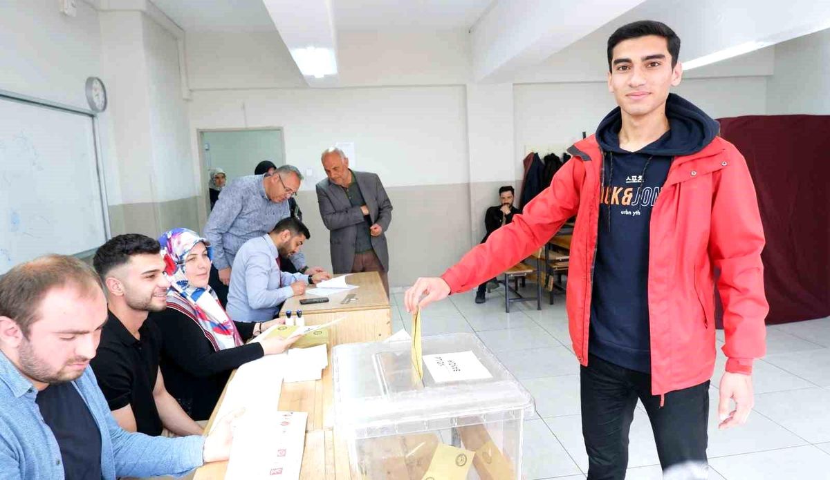 Erzurum\'da Seçmenler Sandık Başına Gitti