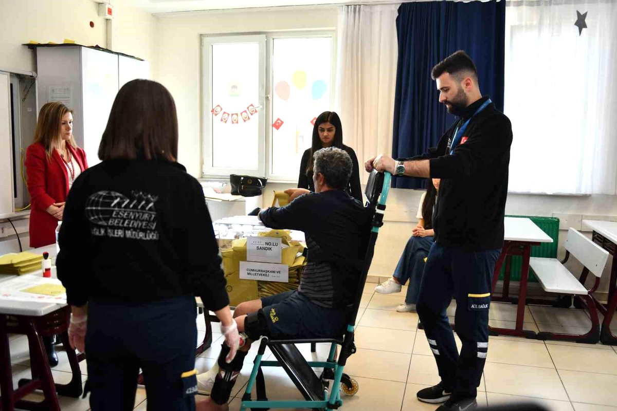 Esenyurt Belediyesi Engelli ve Yaşlı Vatandaşların Oy Kullanmalarını Sağladı