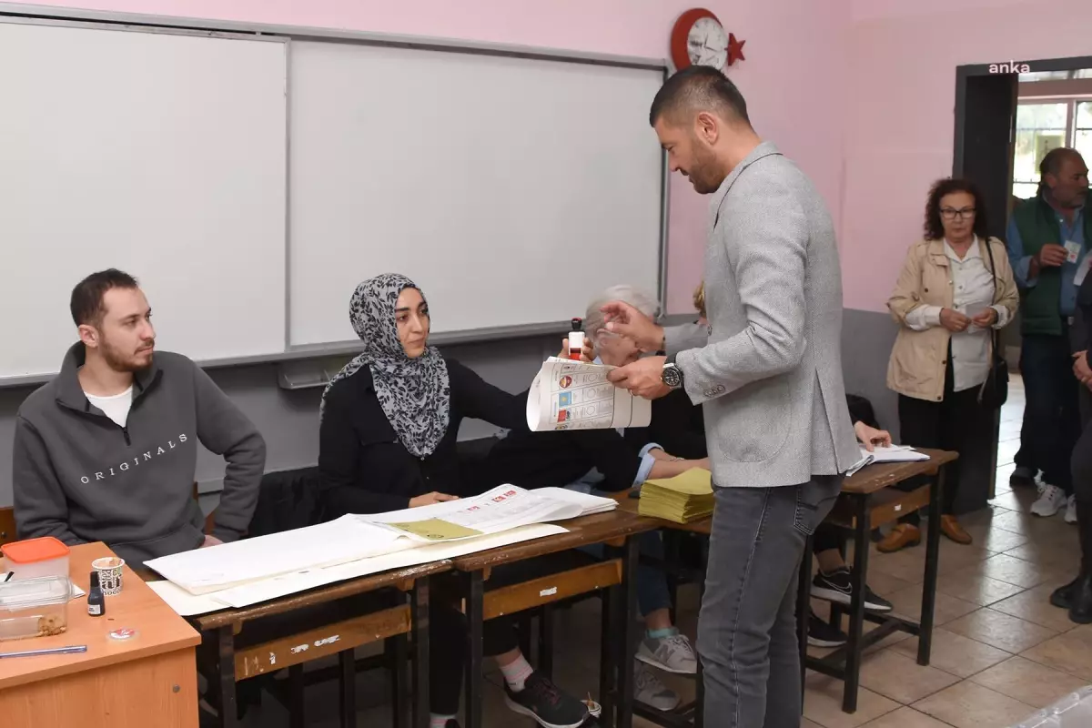 Foça Belediye Başkanı Gürbüz, Oyunu Kullandı: "Baharları Birlikte Yaşayacağız"