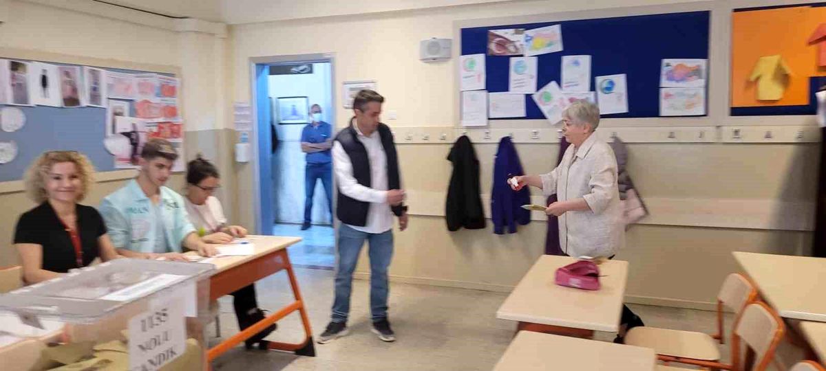 Genelkurmay Başkanı Yaşar Güler ve eşi oy kullandı