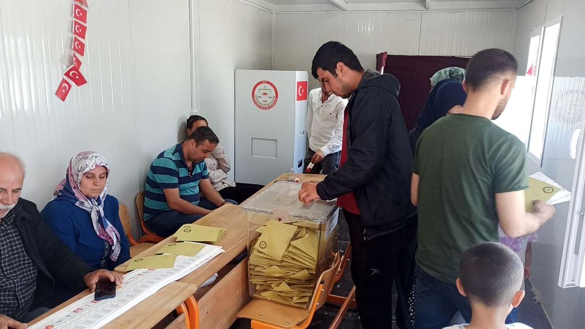 Kahramanmaraş depremlerinin vurduğu Gaziantep\'te konteyner kentte oy kullanıldı