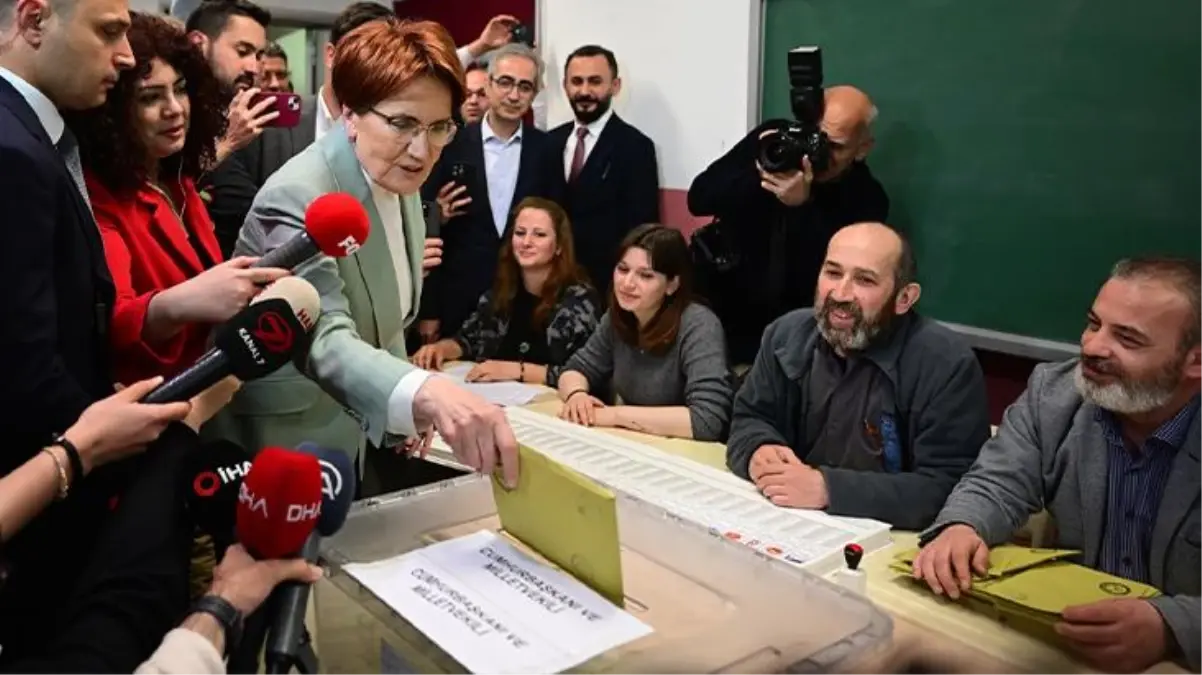 İstanbul\'da oy kullanan Akşener\'den ilk sözler: Milletin vereceği karar başımızın üstündedir