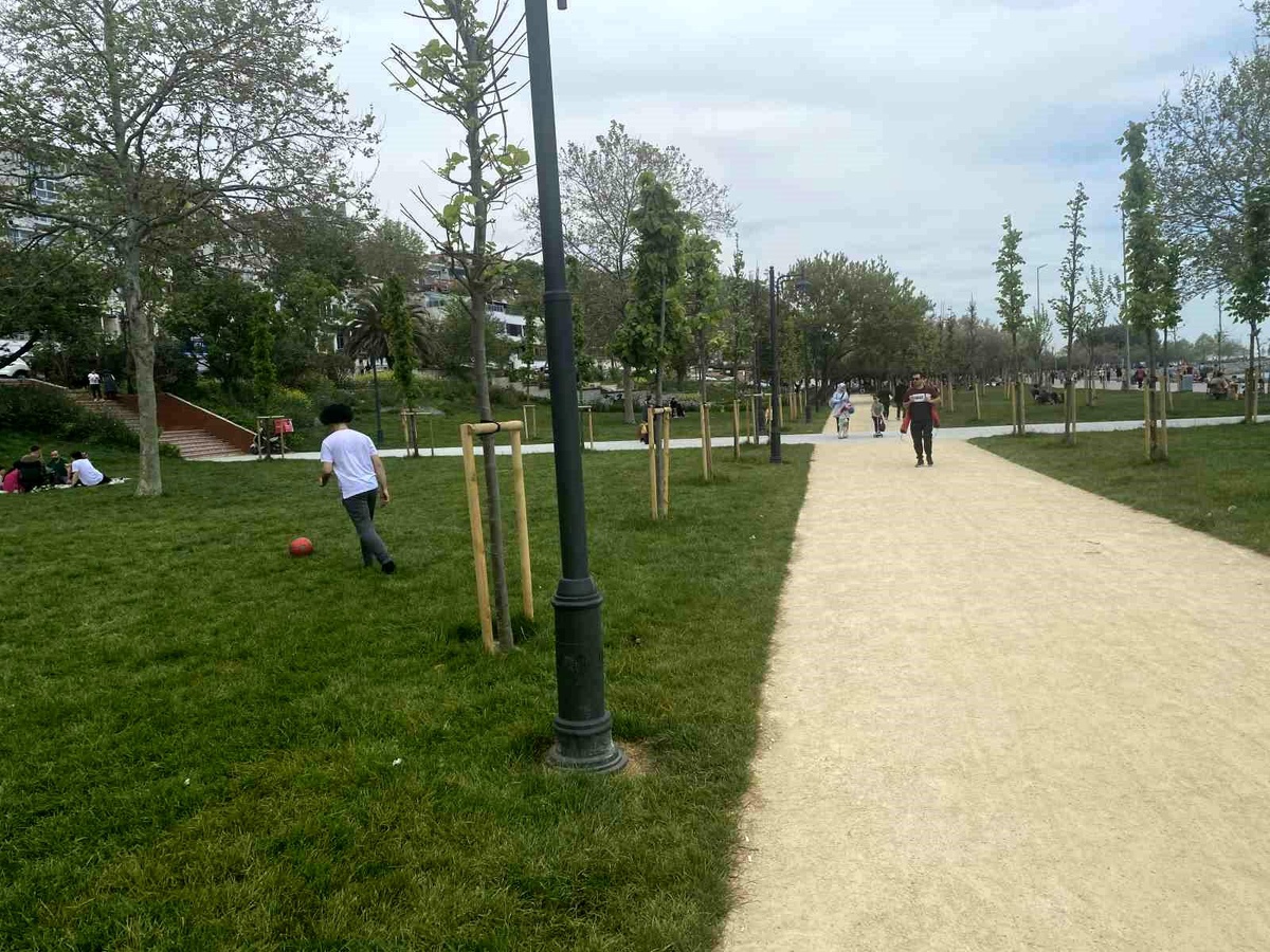 İstanbul\'da Oy Kullanan Vatandaşlar Piknik ve Mesire Alanlarına Akın Etti