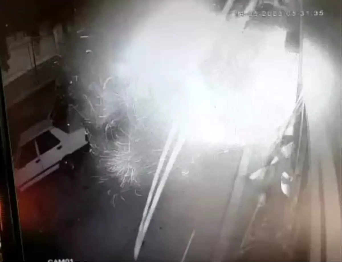 Denizli\'de Kepçe Operatörü Yaralandı: Apartman Patladı