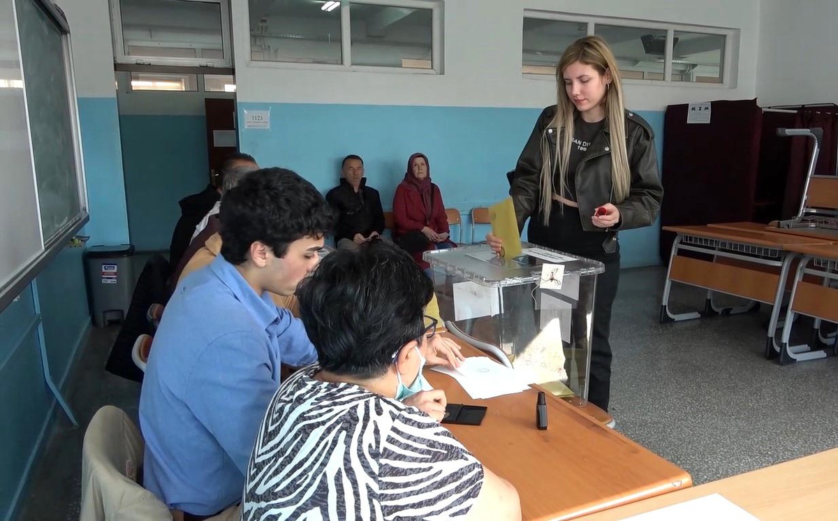 Kırıkkale\'de Seçim Heyecanı: Vatandaşlar Sandık Başına Gidiyor