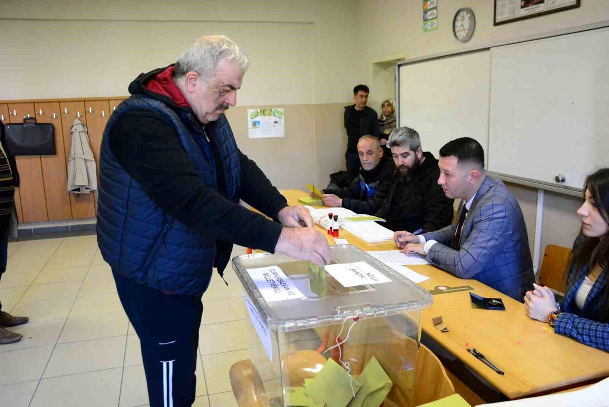 Kocaeli\'de 1.5 milyon seçmen sandık başına gitti