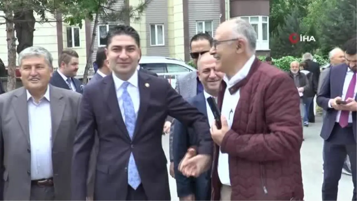 MHP Genel Başkan Yardımcısı Özdemir anne ve babasıyla oyunu kullandı