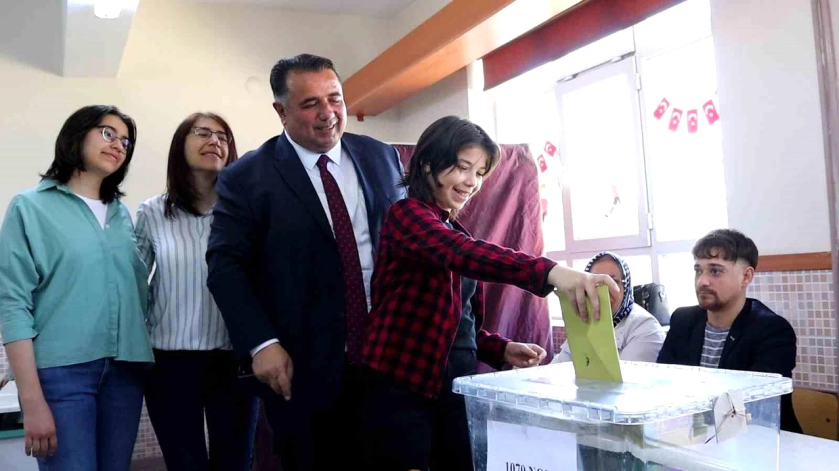AK Parti Çorum Milletvekili Oğuzhan Kaya Ailesiyle Birlikte Oyunu Kullandı