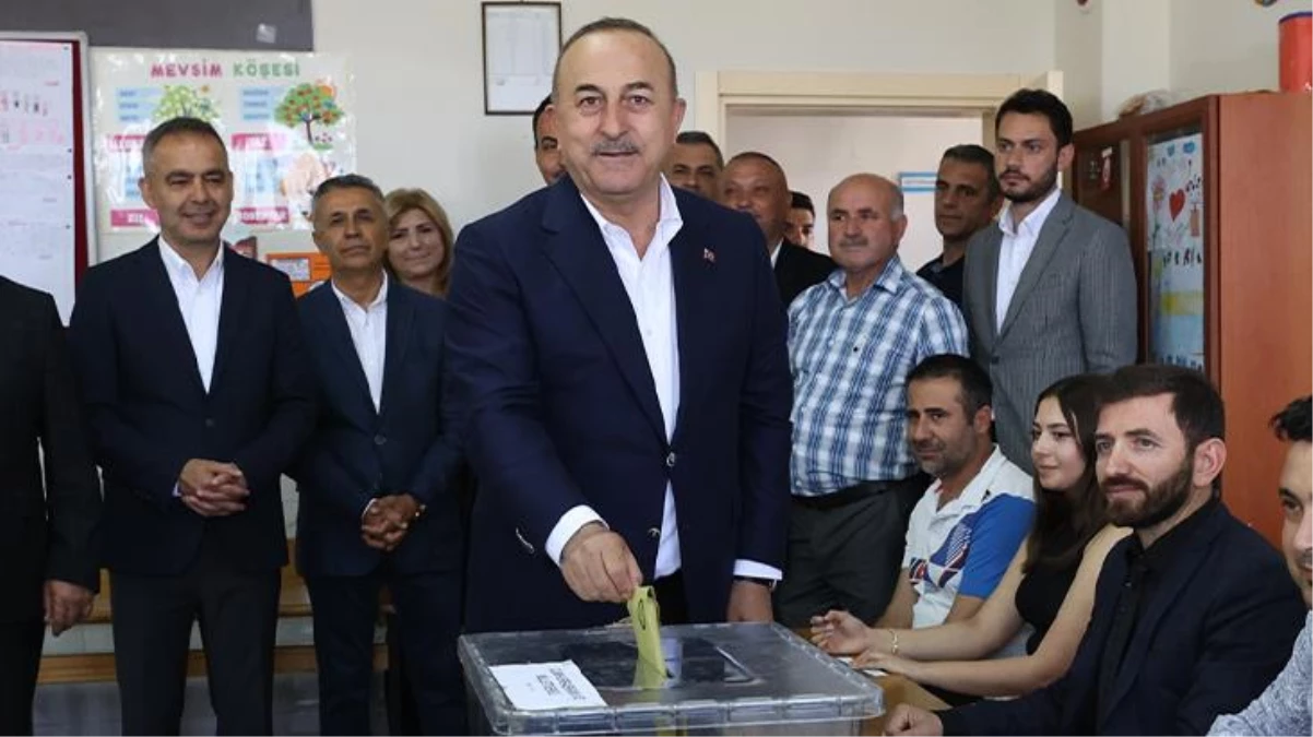 Dışişleri Bakanı Mevlüt Çavuşoğlu Alanya\'da oy kullandı